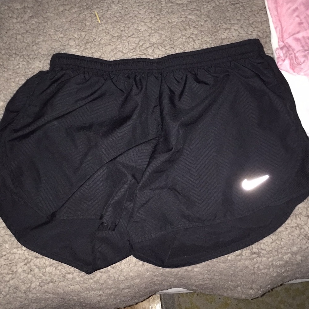 Nike Women’s Dry Tempo “Modern Shorts”